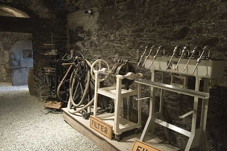 Nwfndlnd_052_winevaults2